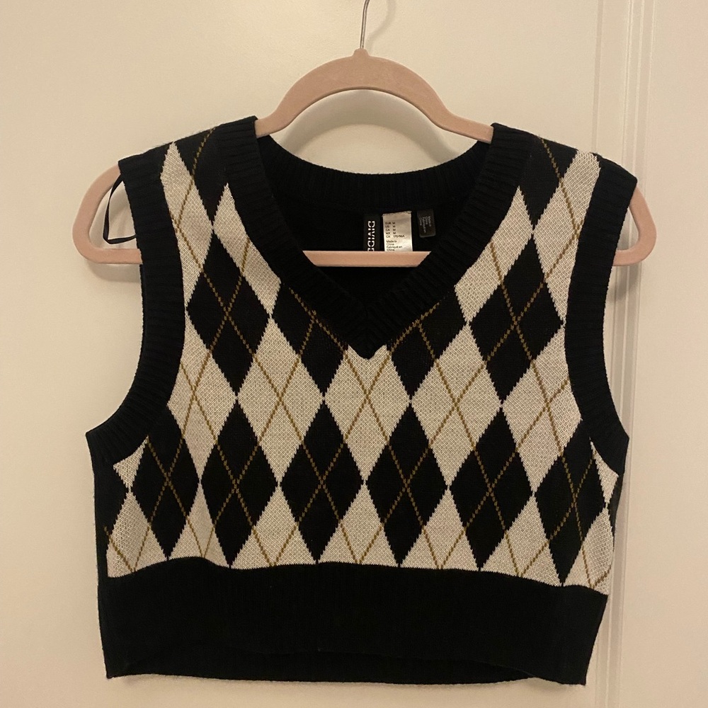 H&M Black and White Argyle Crop Top